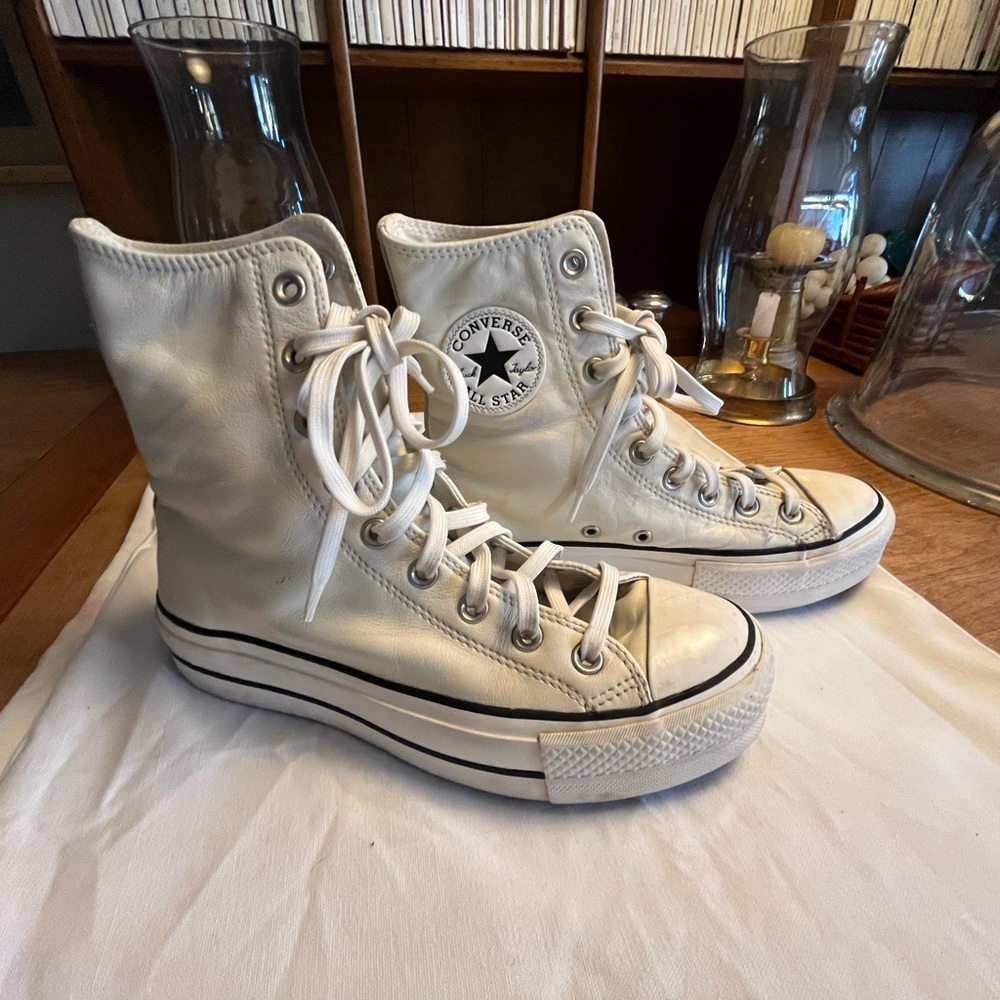 Extra high leather platform Converse